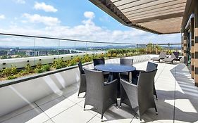 Meriton Suites Canberra 5*